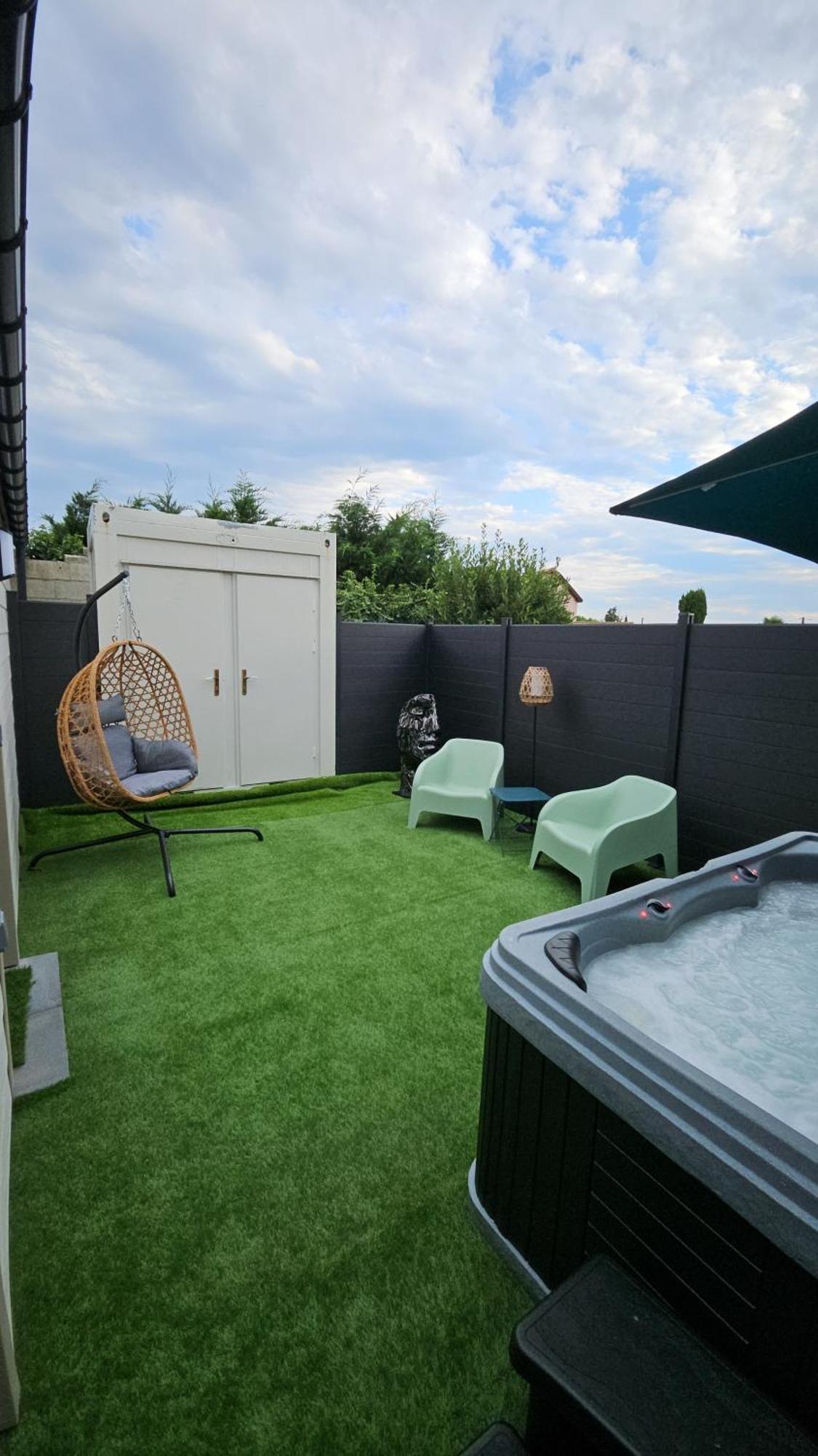 Hebergement Privee Jaccuzzi En Supplement Saint-Clair-du-Rhone Esterno foto