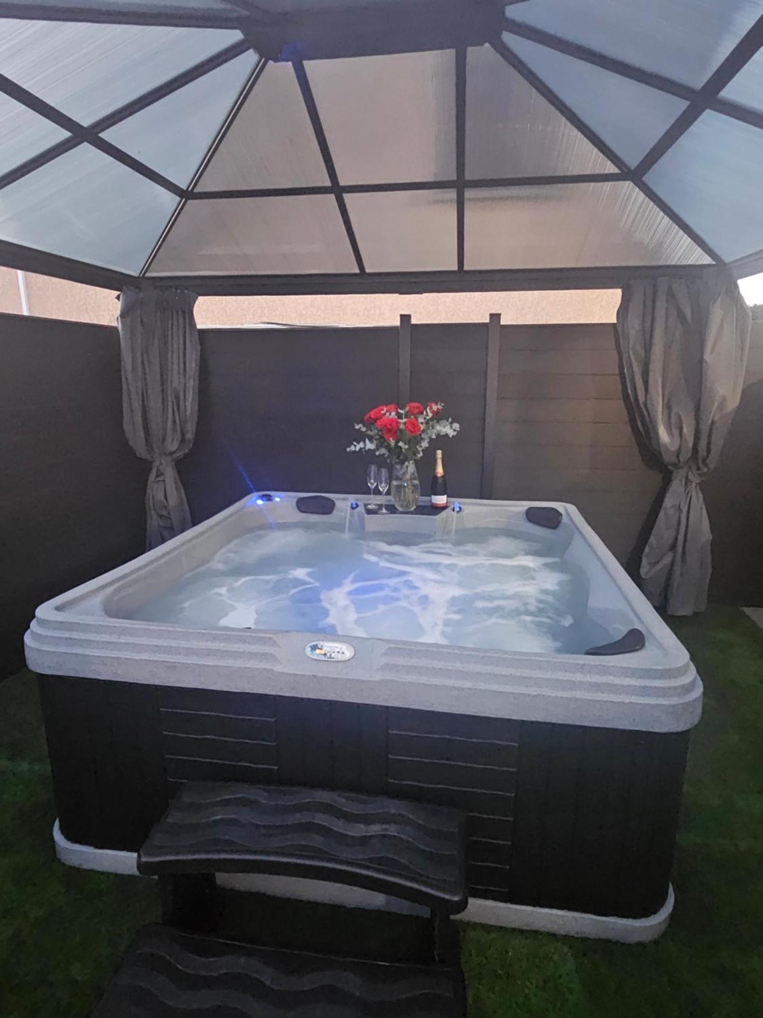 Hebergement Privee Jaccuzzi En Supplement Saint-Clair-du-Rhone Esterno foto