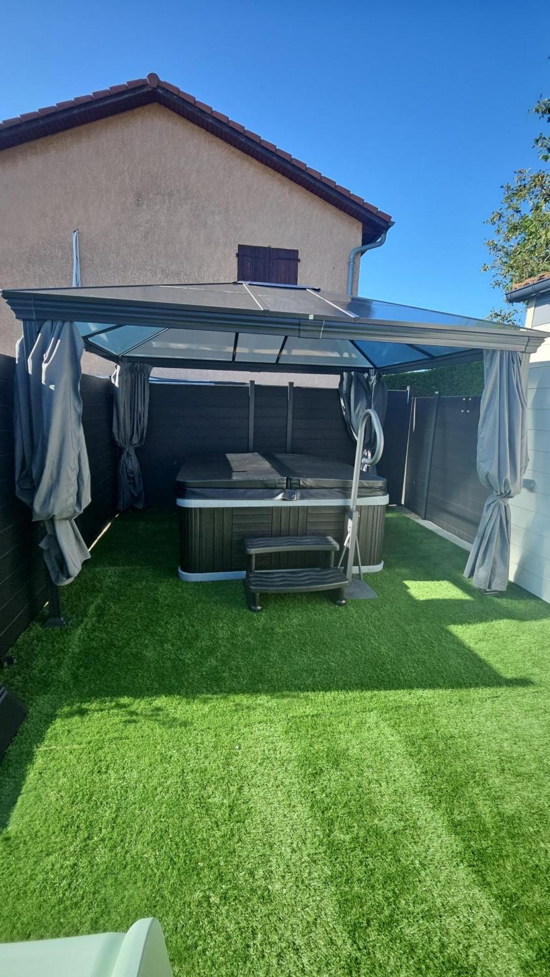 Hebergement Privee Jaccuzzi En Supplement Saint-Clair-du-Rhone Esterno foto