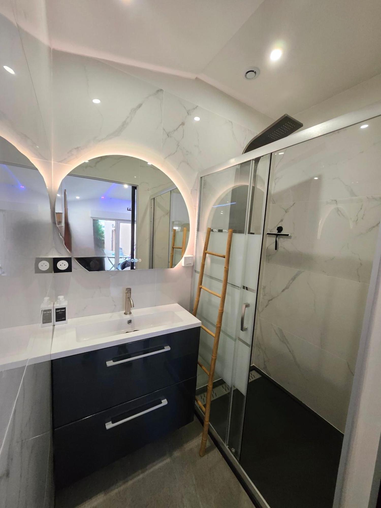 Hebergement Privee Jaccuzzi En Supplement Saint-Clair-du-Rhone Esterno foto